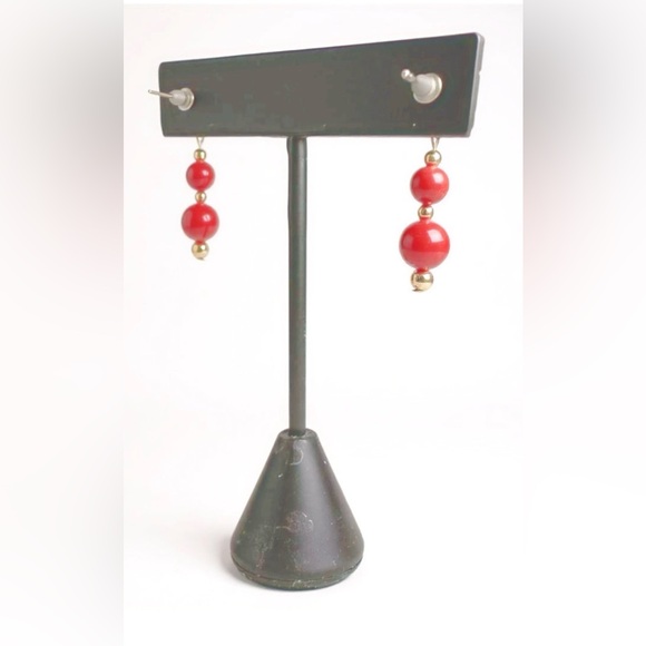 Vintage and Rare Red Coral & Gold Earrings - Picture 3 of 3